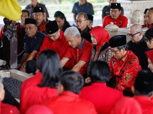 Ziarah ke Makam Soekarno, Ganjar: Bela Wong Cilik Harus Dilanjutkan