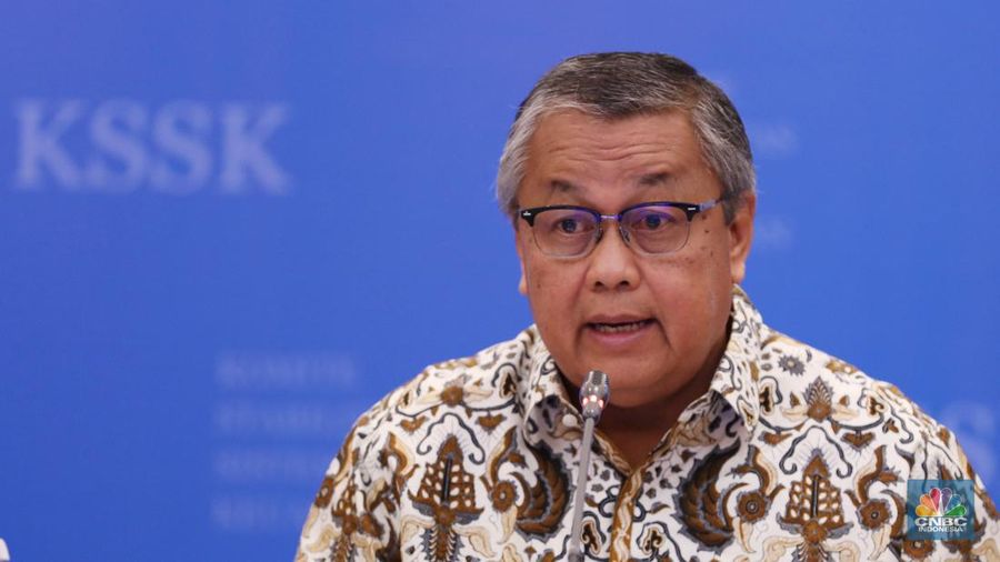Gubernur Bank BI Perry Warjiyo memberi pemaparan saat Konferensi Pers KSSK: Hasil Rapat Berkala KSSK IV Tahun 2023. (CNBC Indonesia/Tri Susilo)