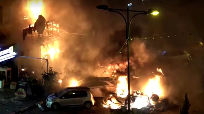 Israel kebakaran hebat kena serangan Lebanon (Reuters Video)