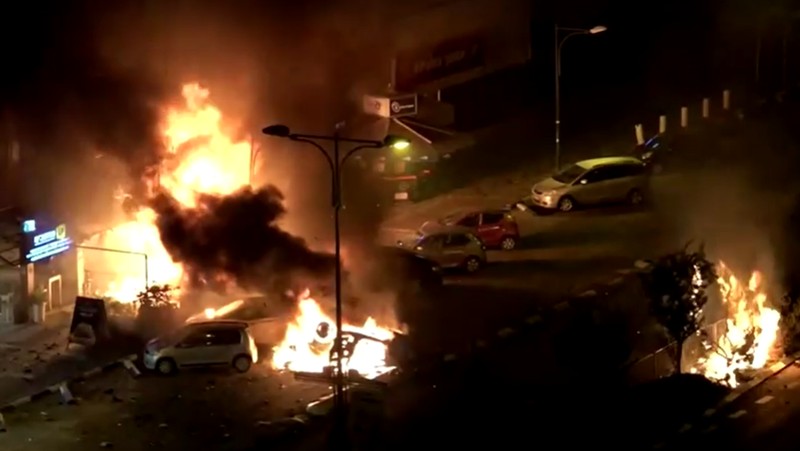 Israel kebakaran hebat kena serangan Lebanon (Reuters Video)