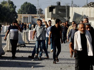 Momen Ribuan Pekerja Palestina Dipulangkan oleh Israel