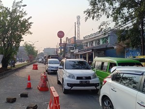 Bikin Macet, Perbaikan Jalan Mayor Oking Bogor Diharapkan Cepat Selesai