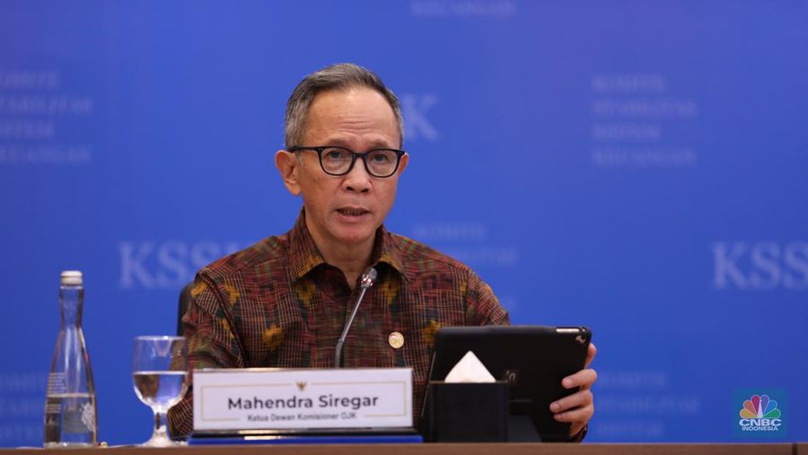 Ketua Dewan Komisioner OJK , Mahendra Siregar. (CNBC Indonesia/Tri Susilo)