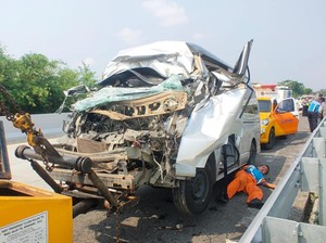5 Fakta Mobil Tabrak Truk di Tol Boyolali Tewaskan 2 Orang dan 3 Luka