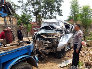 Minibus Seruduk Truk di Tol Semarang-Solo Boyolali, 1 Orang Tewas
