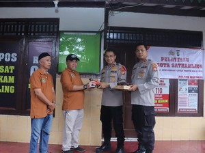 Kapolsek Mampang Prapatan Latih Satkamling demi Tingkatkan Kamtibmas