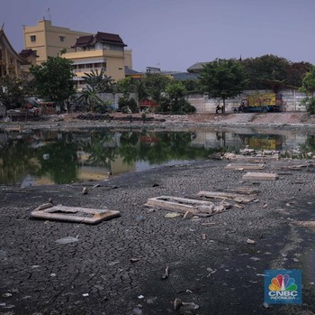 Kampung Apung Tak Banjir Lagi, Kering Kerontang-Muncul Makam