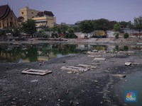Kampung Apung Tak Banjir Lagi, Kering Kerontang-Muncul Makam