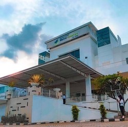 Bursa Buka Gembok SAPX dan Pantau Ketat Saham RS Metro (CARE)