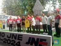 Tak Cuma Ekonomi dan UMKM, JNE Kontribusi ke Tim Futsal