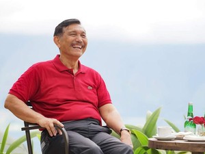 Luhut Ungkap Cara Jokowi Perketat Impor Pakaian Bekas & Barang Selundupan