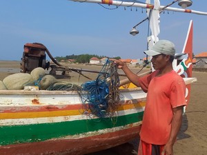Kapal Pukat Harimau Resahkan Nelayan Sampang