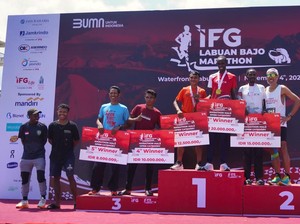 4 Pelari Kenya Naik Podium di IFG Labuan Bajo Marathon 2023