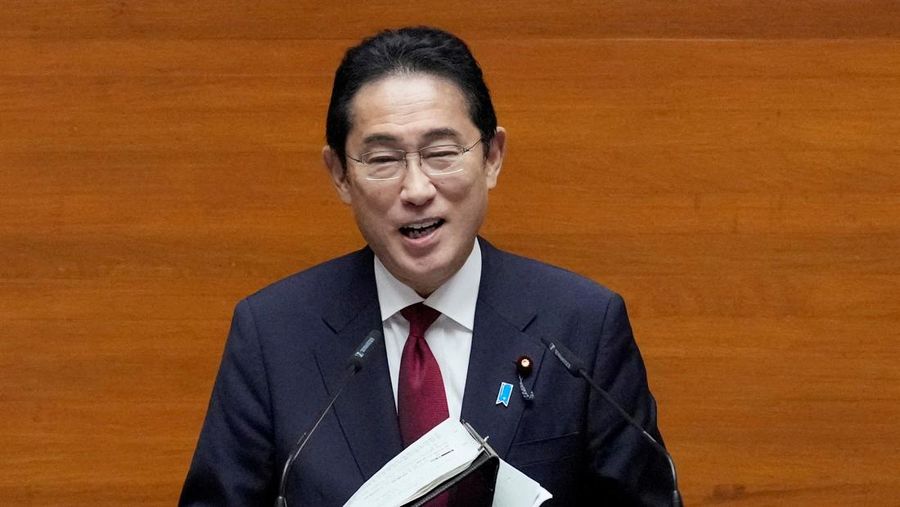 Perdana Menteri Jepang Fumio Kishida menyampaikan pidatonya di Dewan Perwakilan Rakyat di Kota Quezon, Filipina, 4 November 2023. (Aaron Favila/POOL via REUTERS)