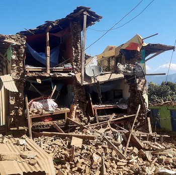 Potret Nepal Dihantam Gempa Dahsyat, Korban Tewas 128 Orang