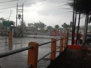 Banyak Kawasan di Surabaya Diguyur Hujan Gerimis hingga Intensitas Sedang