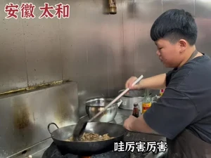 Bocah 12 Tahun Jago Masak Gantikan Orang Tuanya Bekerja di Restoran