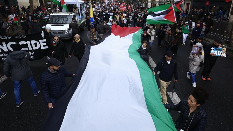 People take part in a pro Palestinian rally in Trafalgar Square, London, Saturday, Nov. 4, 2023. (Victoria Jones/PA via AP)