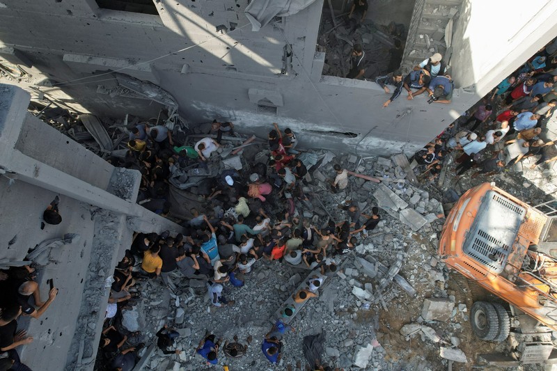 Israel Palestinians Palestinians look for survivors of the Israeli bombardment in the Maghazi refugee camp in the Gaza Strip on Sunday, Nov. 5, 2023. (AP Photo/Hatem Moussa)