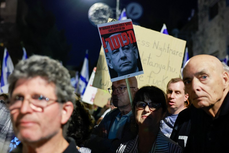 ISRAEL-PALESTINIANS/NETANYAHU-PROTEST Protestors gather against Israeli Prime Minister Benjamin Netanyahu near his residence, as the conflict between Israel and Palestinian Islamist group Hamas continues, in Jerusalem, November 4, 2023. REUTERS/Ammar Awad