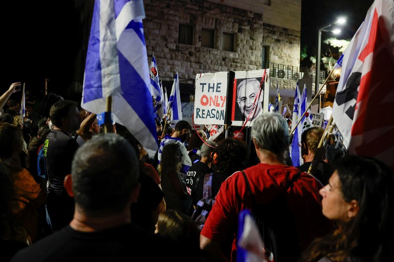 ISRAEL-PALESTINIANS/NETANYAHU-PROTEST Protestors gather against Israeli Prime Minister Benjamin Netanyahu near his residence, as the conflict between Israel and Palestinian Islamist group Hamas continues, in Jerusalem, November 4, 2023. REUTERS/Ammar Awad