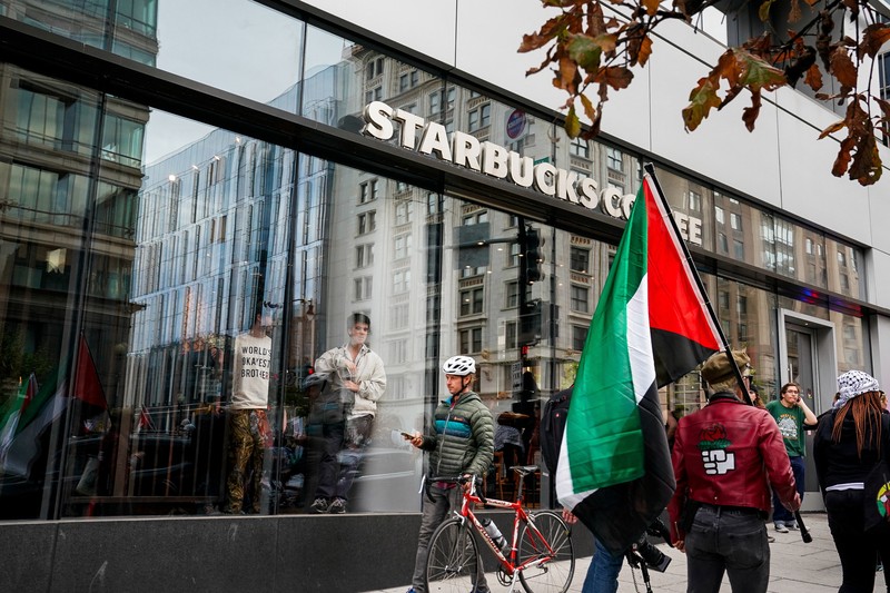 Demonstrators hold up props representing dead children, near the White House, in support of Palestinians in Gaza, amid the ongoing conflict between Israel and Hamas, in Washington, U.S., November 4, 2023. REUTERS/Elizabeth Frantz