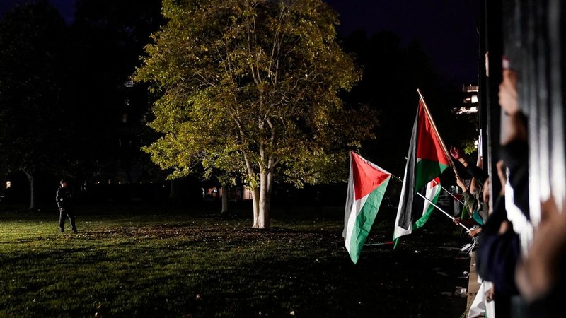 Demonstrators hold up props representing dead children, near the White House, in support of Palestinians in Gaza, amid the ongoing conflict between Israel and Hamas, in Washington, U.S., November 4, 2023. REUTERS/Elizabeth Frantz