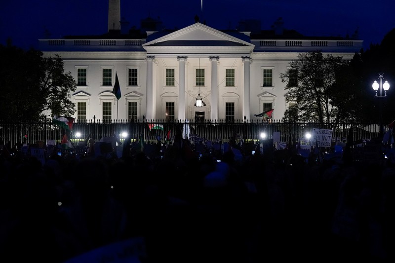 ISRAEL-PALESTINIANS/USA Demonstrators hold up props representing dead children, near the White House, in support of Palestinians in Gaza, amid the ongoing conflict between Israel and Hamas, in Washington, U.S., November 4, 2023. REUTERS/Elizabeth Frantz