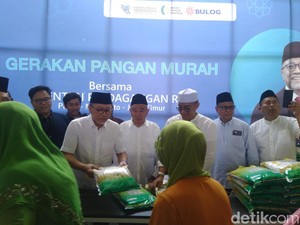 Bagikan 2,5 Ton Beras Gratis, Zulhas Minta Warga Mojokerto Doakan Palestina