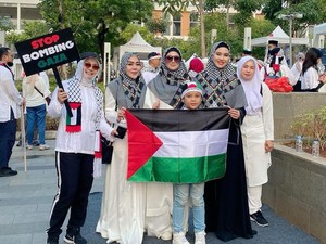 Para Selebritas Ikut Aksi Bela Palestina di Monas