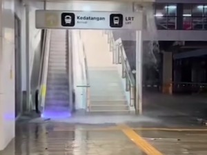Coorr, Bocoor... Stasiun Kereta Cepat Halim Bocor Bagai Air Terjun