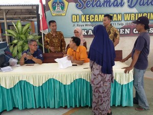 Terima BLT Dinsos, Ratusan Warga Wringinanom Siap Gempur Rokok Ilegal
