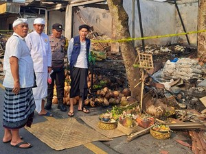 Desa Adat Gelar Upacara Pecaruan Seusai Kebakaran Pasar Menanga