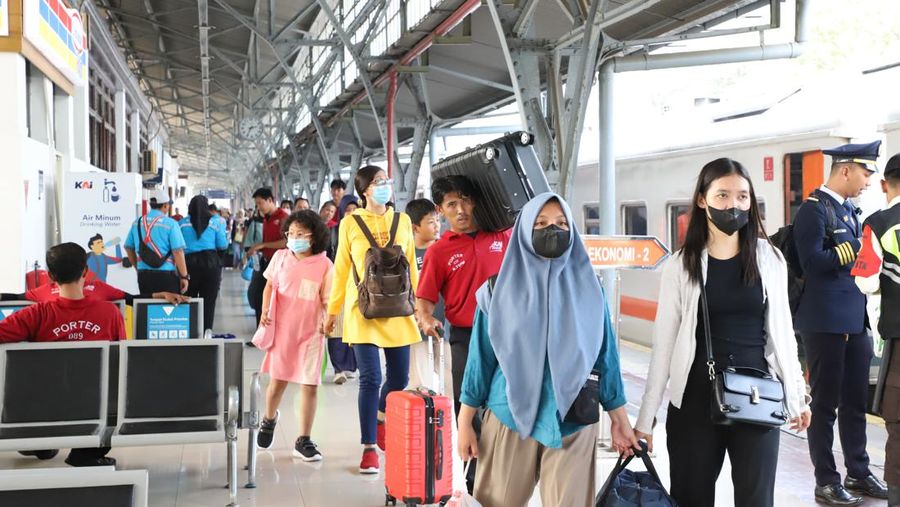 Ilustrasi penumpang kereta api di stasiun. (Dok. KAI)