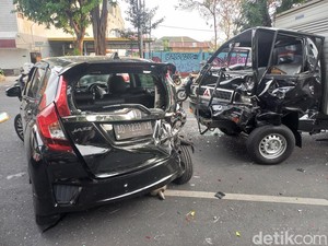 4 Mobil Kecelakaan Karambol di Jalan Slamet Riyadi Solo, Lalin Macet