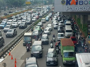 Lalin di Pancoran Arah Kuningan Jaksel Macet Panjang Pagi Ini