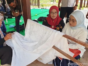 Emak-emak di Mojokerto Diberi Pelatihan Vokasi untuk Berwirausaha