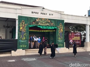 Ketoprak Tobong Mahkamah Kongkalikong di Jogja, Ada Karakter Gibas-Usmani