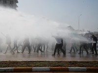 Chaos! Massa Aksi Bela Palestina di Turki Serbu Pangkalan AS