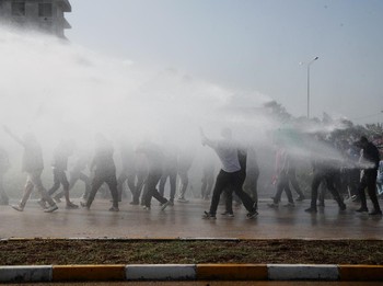 Chaos! Massa Aksi Bela Palestina di Turki Serbu Pangkalan AS
