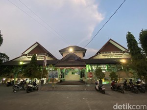 Mengunjungi Pasar Klithikan Pakuncen Jogja, Tempat Jual Barang Antik