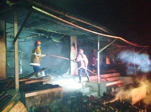 Pasar Menanga Terbakar, 11 Kios Hangus-Kerugian Diperkirakan Ratusan Juta