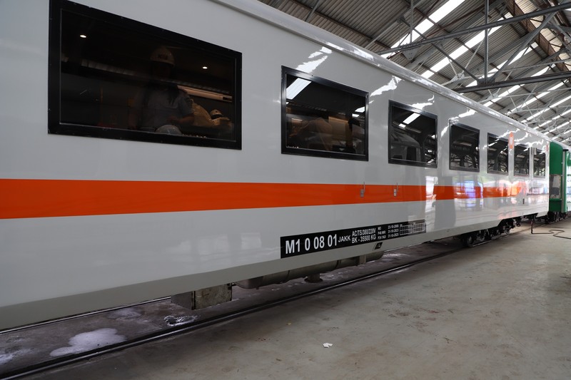 PT Kereta Api Indonesia (Persero) menghadirkan Kereta Makan bernuansa Suite Class yang dirangkaikan pada KA Bima relasi Gambir - Surabaya Gubeng pp mulai Sabtu lalu (4/11/2023). PT Kereta Api Indonesia (Persero) menghadirkan Kereta Makan bernuansa Suite Class yang dirangkaikan pada KA Bima relasi Gambir - Surabaya Gubeng pp mulai Sabtu lalu (4/11/2023). (Dok. KAI)