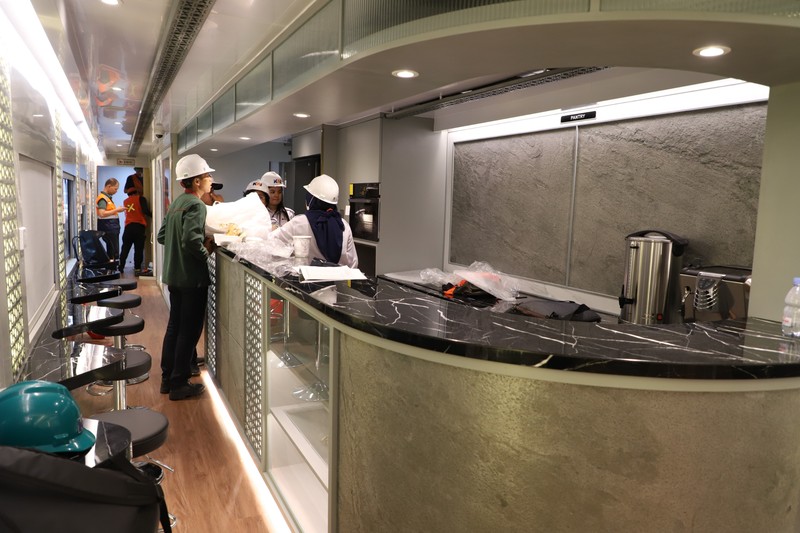 PT Kereta Api Indonesia (Persero) menghadirkan Kereta Makan bernuansa Suite Class yang dirangkaikan pada KA Bima relasi Gambir - Surabaya Gubeng pp mulai Sabtu lalu (4/11/2023). (Dok. KAI)