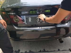 Pemobil Berpelat Palsu R-33-PI Ditilang di Depok, Alasannya buat Konten