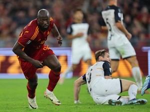 Roma Hobi Bikin Gol di Menit-Menit Akhir