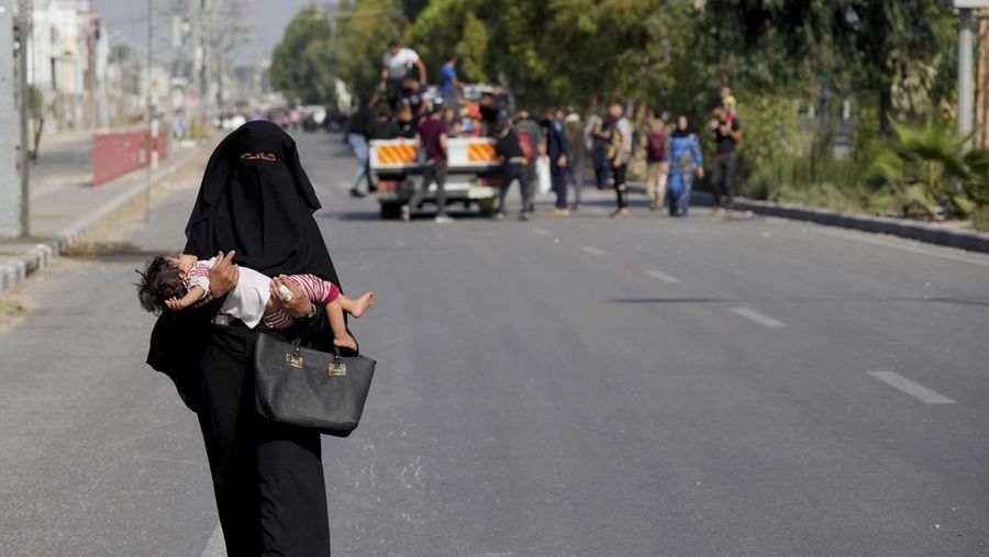 Warga Palestina di Tepi Barat terusir dari rumah mereka sendiri, karena agresi Israel yang kian parah di wilayah tersebut. (AP Photo/Hatem Moussa)