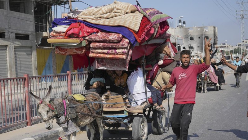 Warga Palestina di Tepi Barat terusir dari rumah mereka sendiri, karena agresi Israel yang kian parah di wilayah tersebut. (AP Photo/Hatem Moussa)