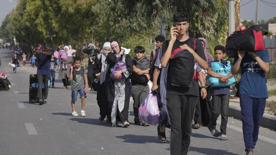 Warga Palestina di Tepi Barat terusir dari rumah mereka sendiri, karena agresi Israel yang kian parah di wilayah tersebut. (AP Photo/Hatem Moussa)