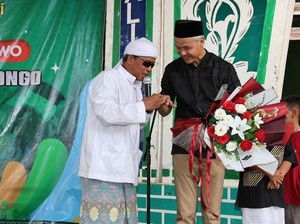 Ganjar Dihadiahi Cincin Pemberian Ulama Tunisia Saat Kunjungan ke Sumsel